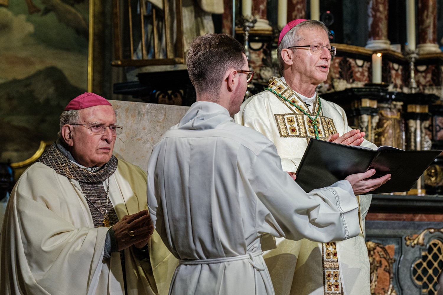 I vescovi de Raemy e Grampa all'apertura del giubileo nella diocesi di Lugano