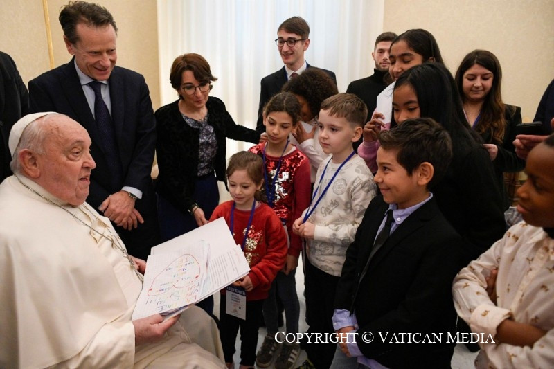 Papa Francesco ha aperto oggi, 3 febbraio, in Vaticano il Summit mondiale sui diritti dei bambini