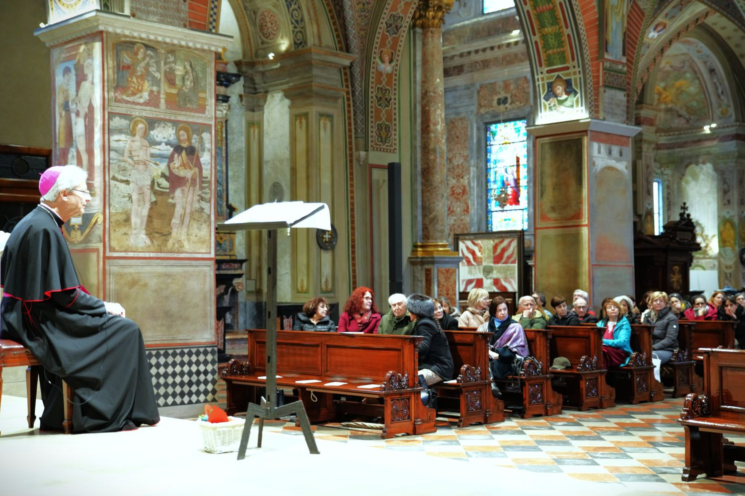 Docenti e educatori in Cattedrale a Lugano: occasione di dialogo e preghiera