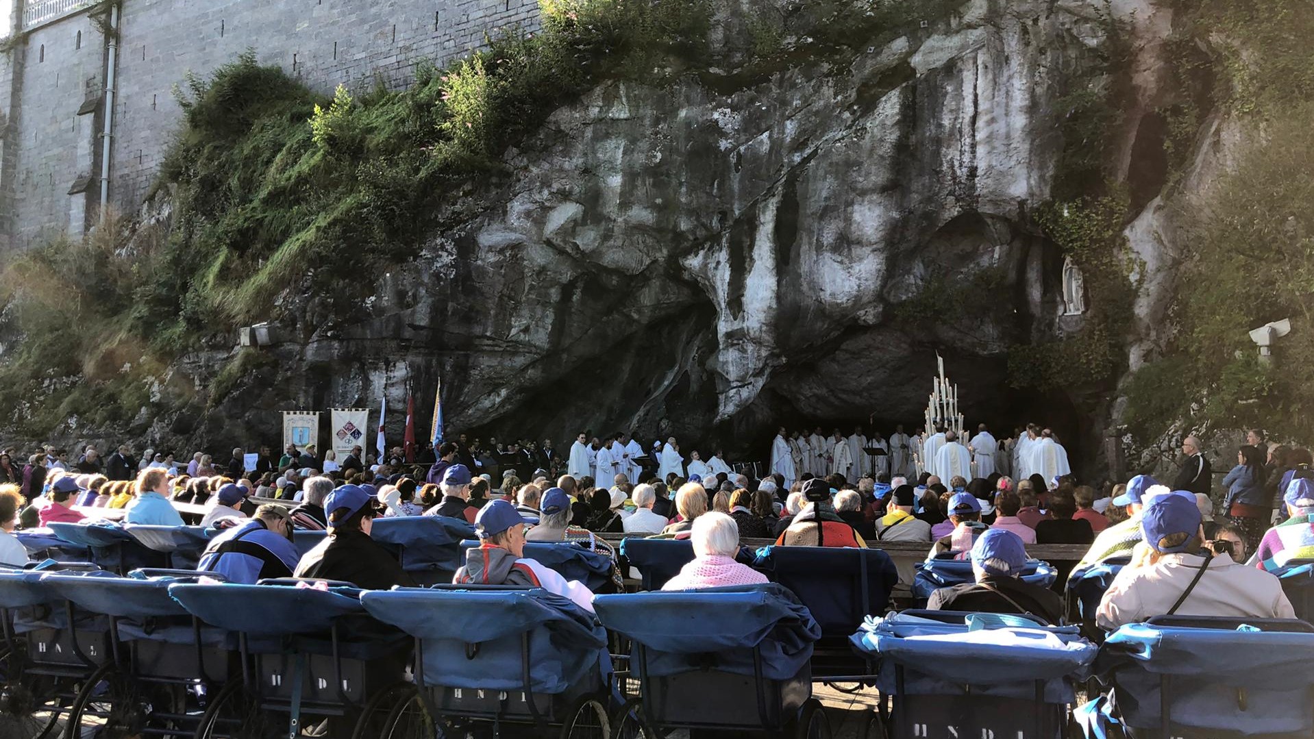 Lourdes: riconosciuto il 71esimo miracolo ufficiale