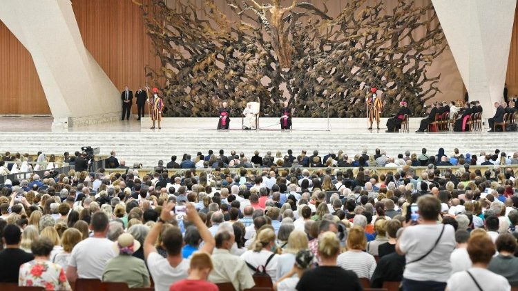 Francesco: la speranza non è una parola vuota, il cristiano deve irradiarla e seminarla