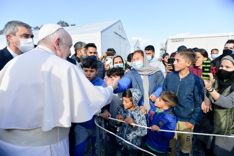 Il Papa: accogliamo e integriamo i rifugiati che bussano alla nostra porta