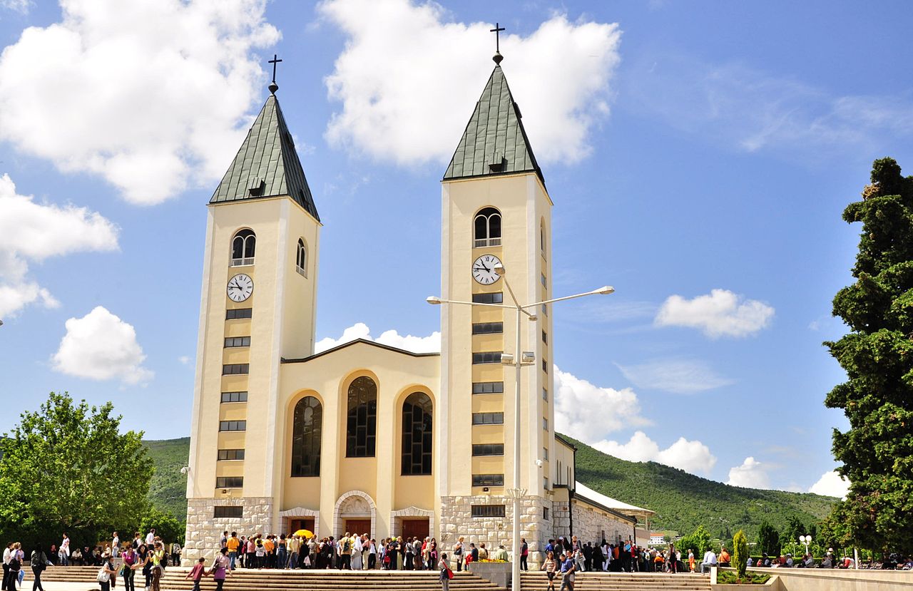 Il Papa autorizza il culto pubblico della Madonna di Medjugorje, ma non si esprime sul carattere soprannaturale delle apparizioni