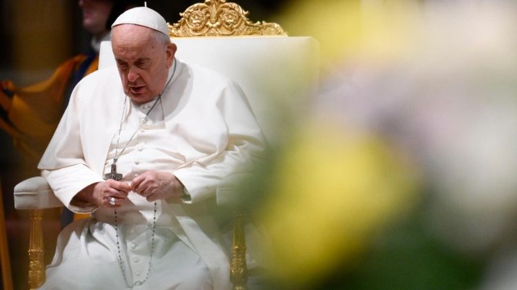 Il Papa recita il Rosario per la Pace nella Basilica di Santa Maria Maggiore