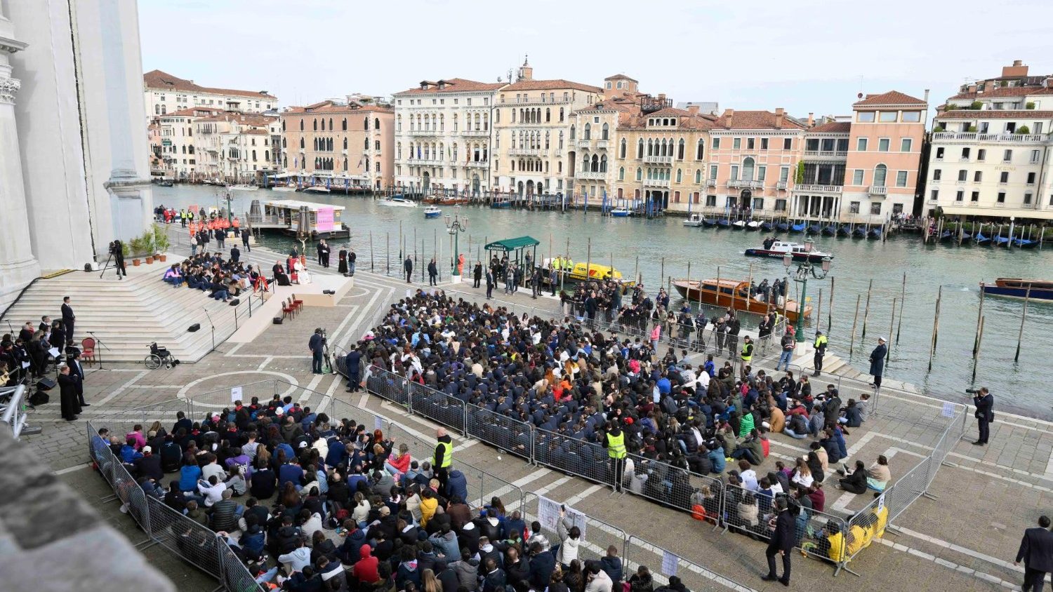 Venezia, l'appello del Papa ai giovani: 