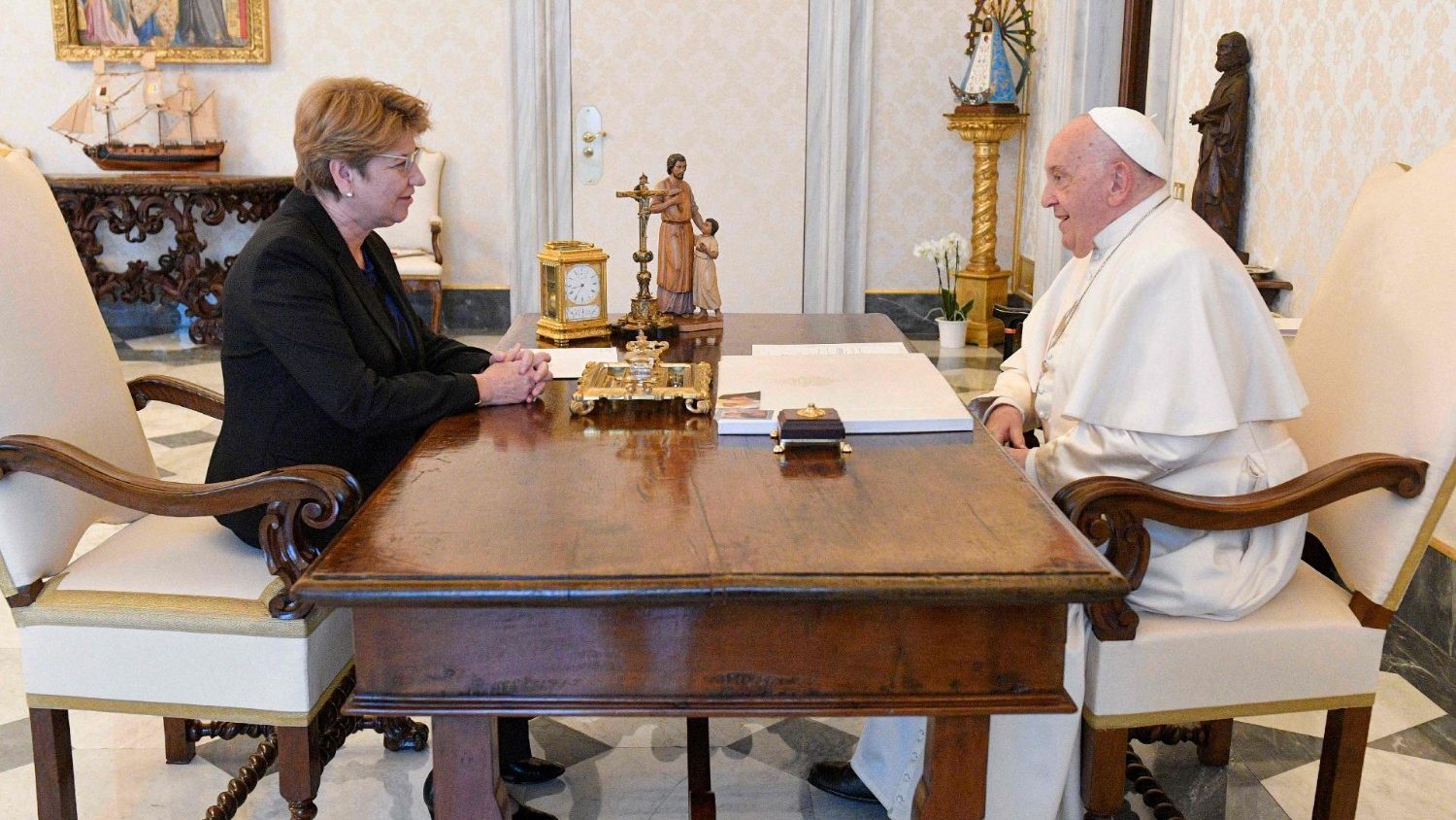 La consigliera federale Viola Amherd in Vaticano a colloquio con papa Francesco