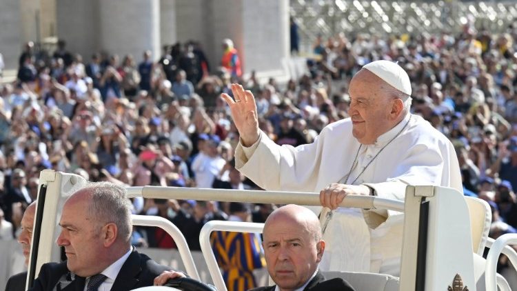 “Vi accompagno da qui”, l'anniversario di pontificato al Gemelli guardando al mondo