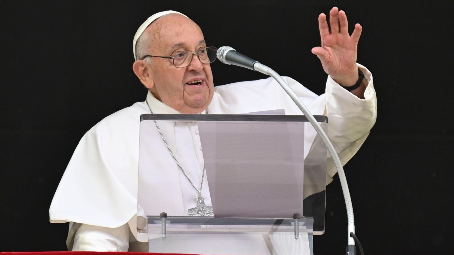 Papa Francesco al Regina Caeli di Pentecoste: nutrirsi dello Spirito, ascoltare la Parola di Dio fa zittire le chiacchiere