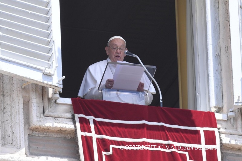 Assunta, il Papa all'Angelus: 