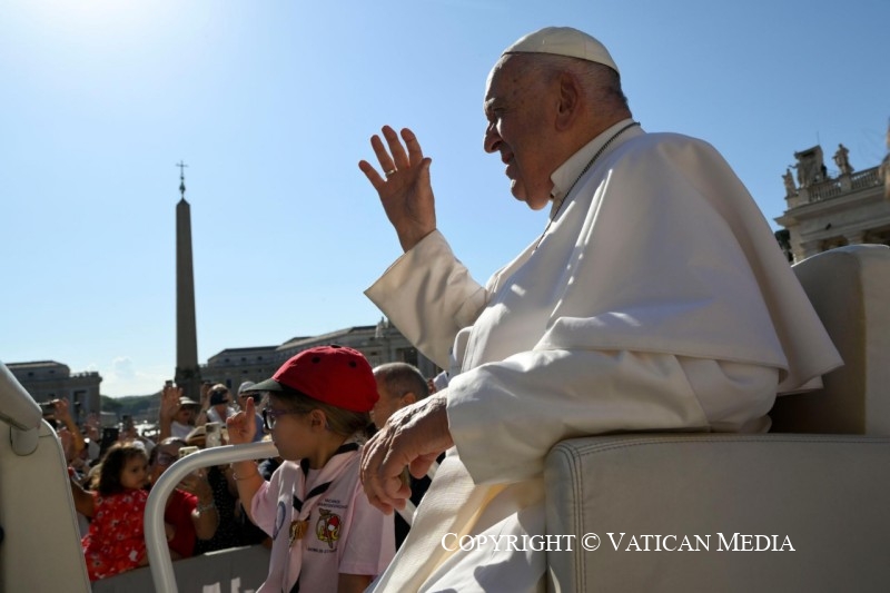 Il Papa: il Sinodo un cammino. Ogni contributo sia un dono