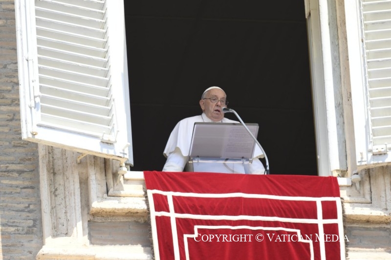 Il Papa all'Angelus: cessino le violenze in Medio Oriente, avanti con i negoziati, si rilascino gli ostaggi