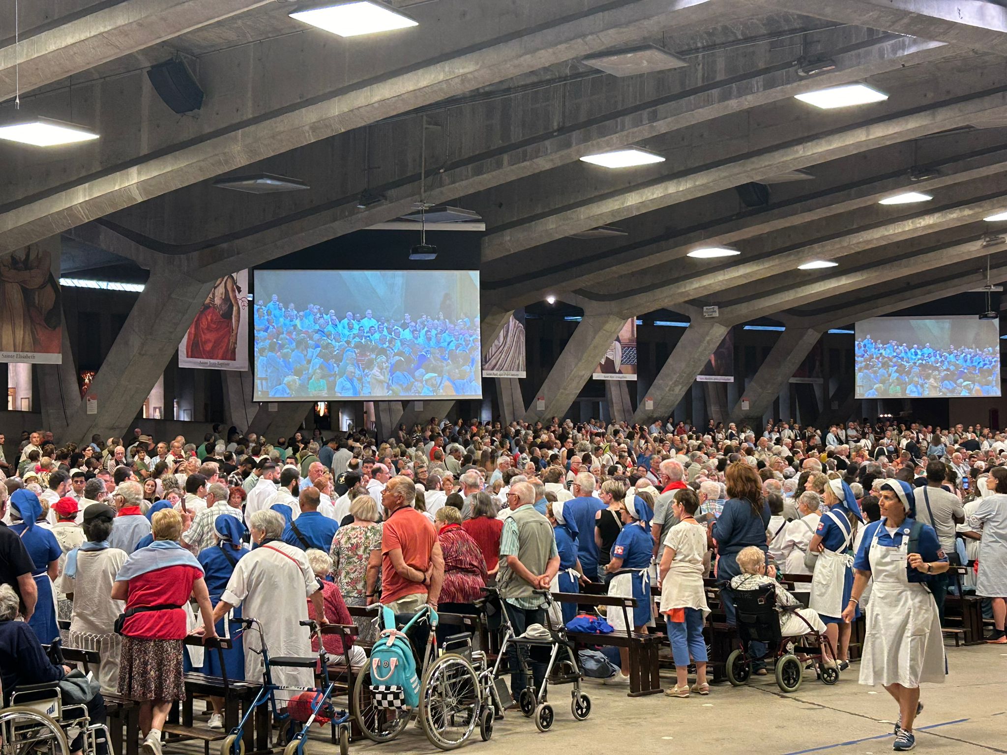 Lourdes, quarto giorno: in risposta all'invito della Madonna 