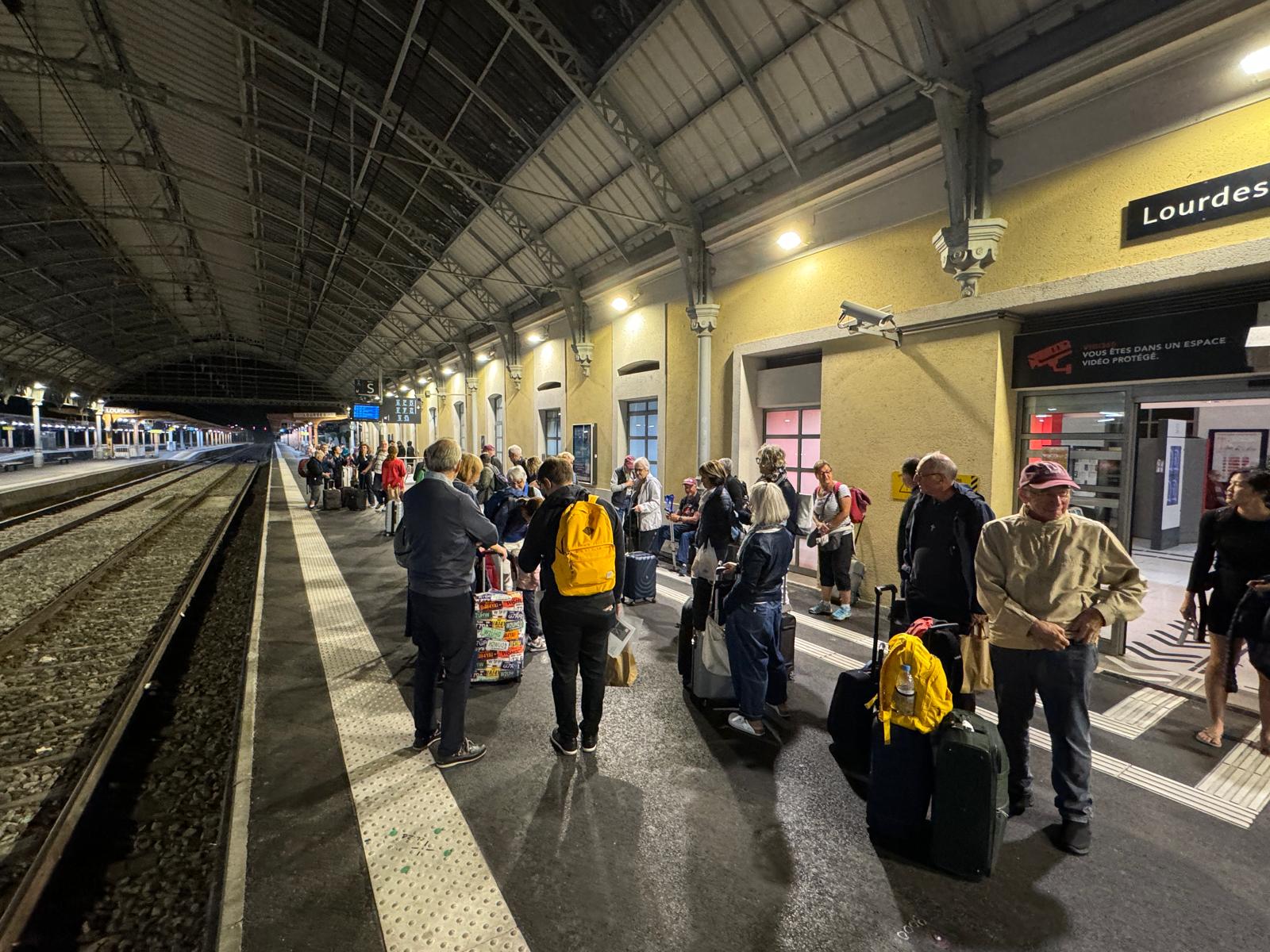 A Lourdes con il treno TGV, con al rientro tappa a Parigi: l'esperienza è piaciuta