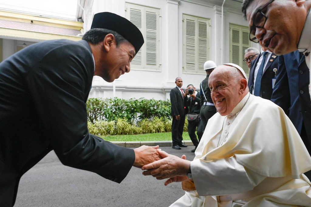 Dall'Indonesia il messaggio di dialogo tra le fedi del Papa