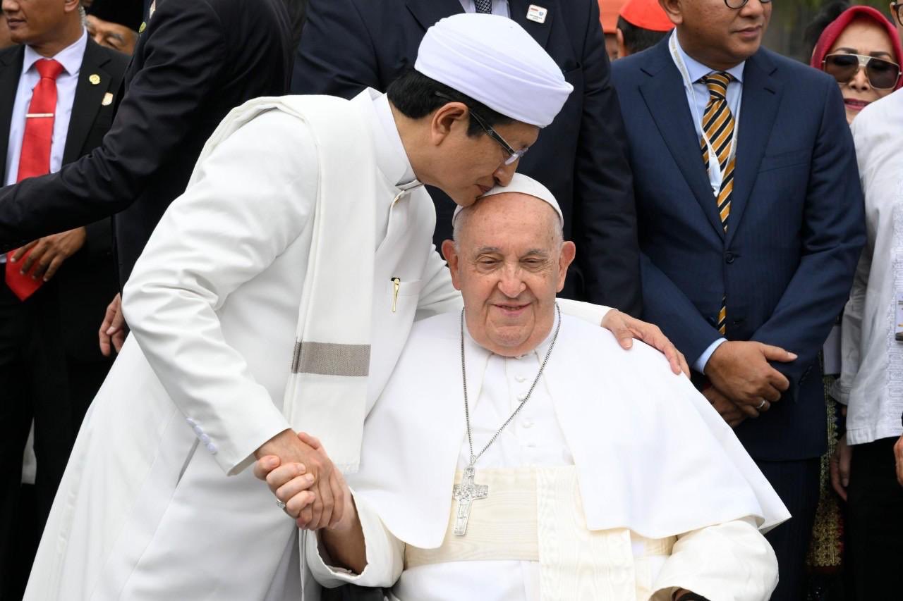 Il Papa nella Moschea di Jakarta: coltivare l'incontro tra le religioni