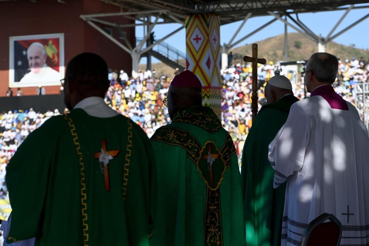 Il Papa al popolo della Papua Nuova Guinea: 