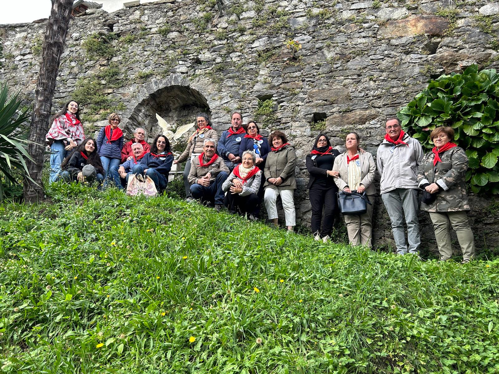 Il gruppo di San Michele Arcangelo di Bellinzona al Monastero di Claro per pregare per la pace