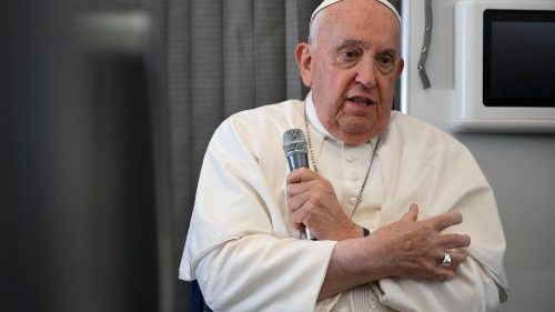 Il Papa ai giornalisti: 