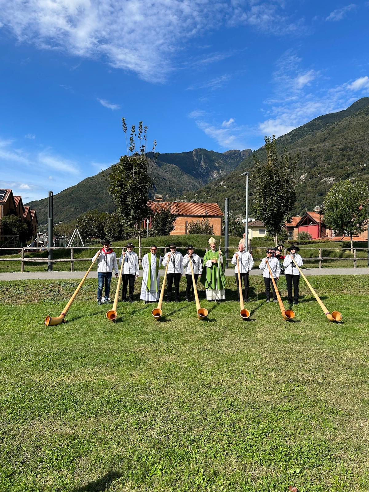 In 500 a Bellinzona con il vescovo Alain per i 35 anni della chiesa del Cristo Redentore