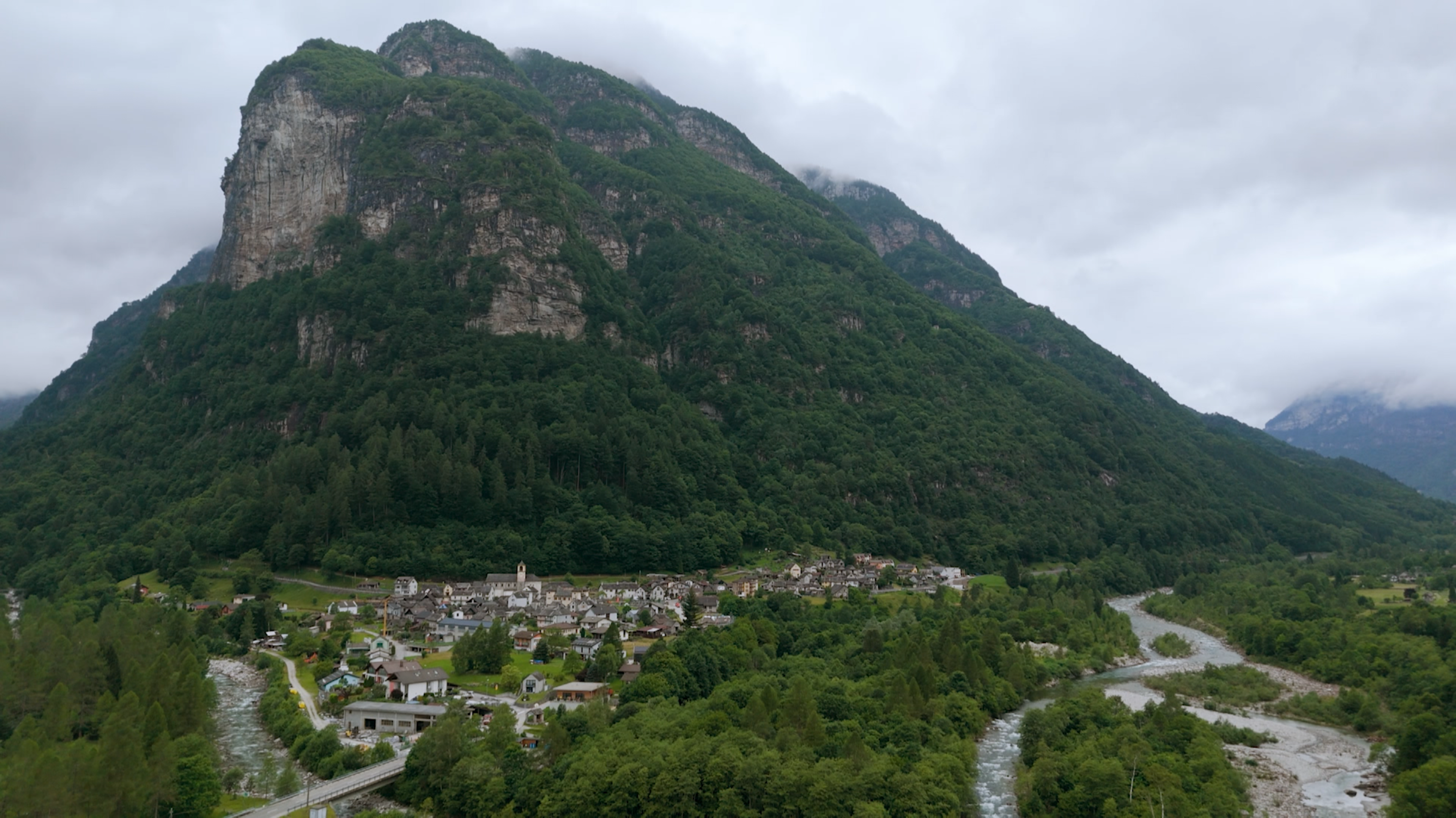 A Strada Regina l'incontro tra religione e Alpi