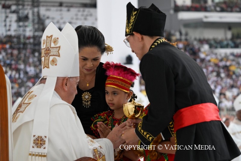 Il Papa in carrozzella: uomo, prete, missionario senza negare le sue fragilità