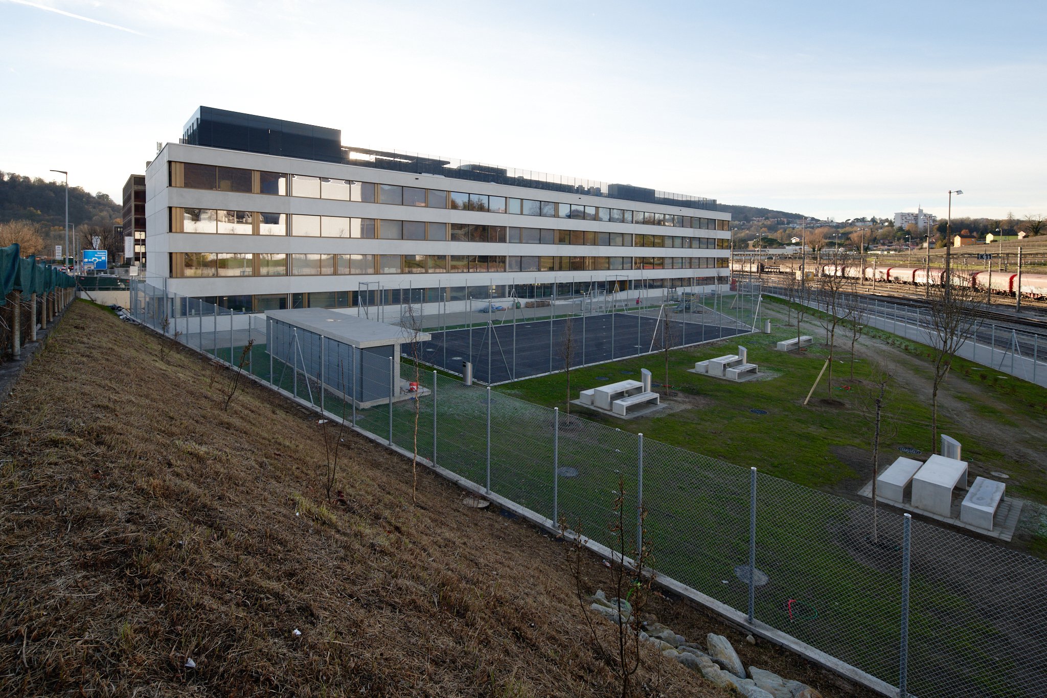 Mons. de Raemy al centro Pasture: «Ho visto un luogo di grande accoglienza che ospita storie drammatiche»