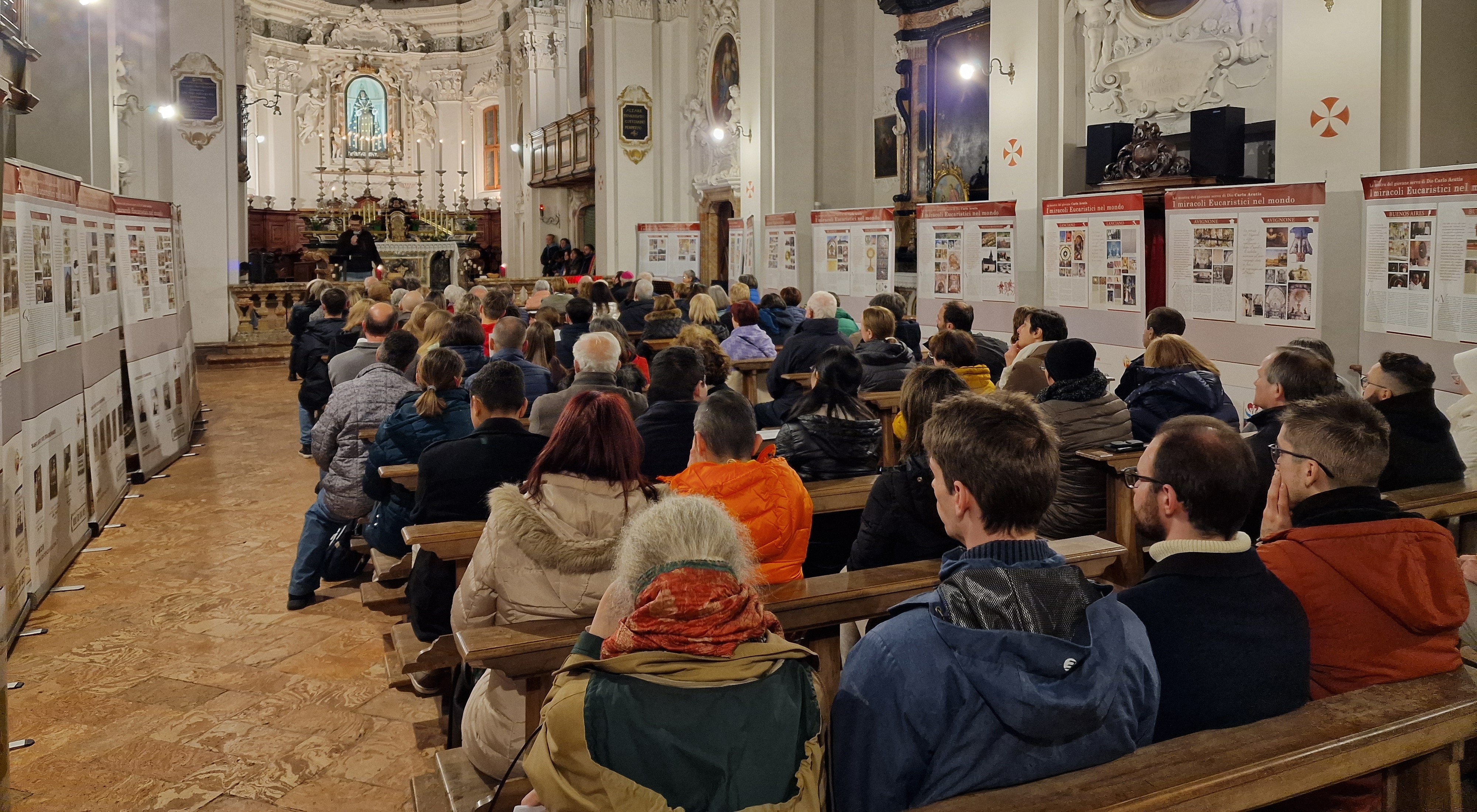 Inaugurazione della mostra sui Miracoli Eucaristici a Mendrisio: un momento di fede e comunità. Le foto