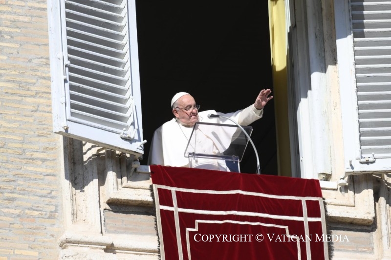 Papa all'Angelus: tra paure e difficoltà, l’Avvento occasione preziosa per alleggerire il cuore