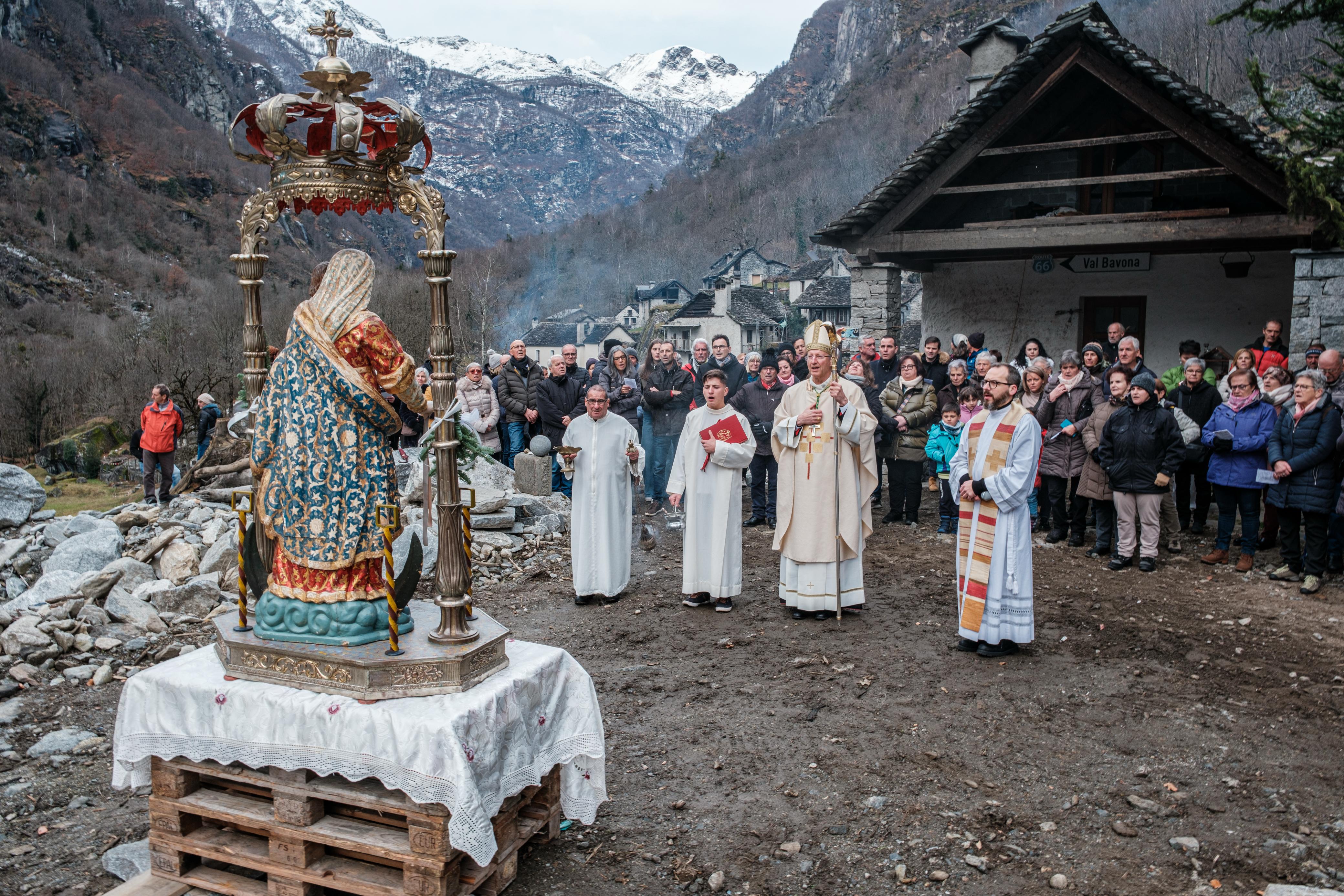 Il vescovo Alain celebra l'Immacolata all'oratorio di Fontana, in val Bavona, all'insegna della speranza