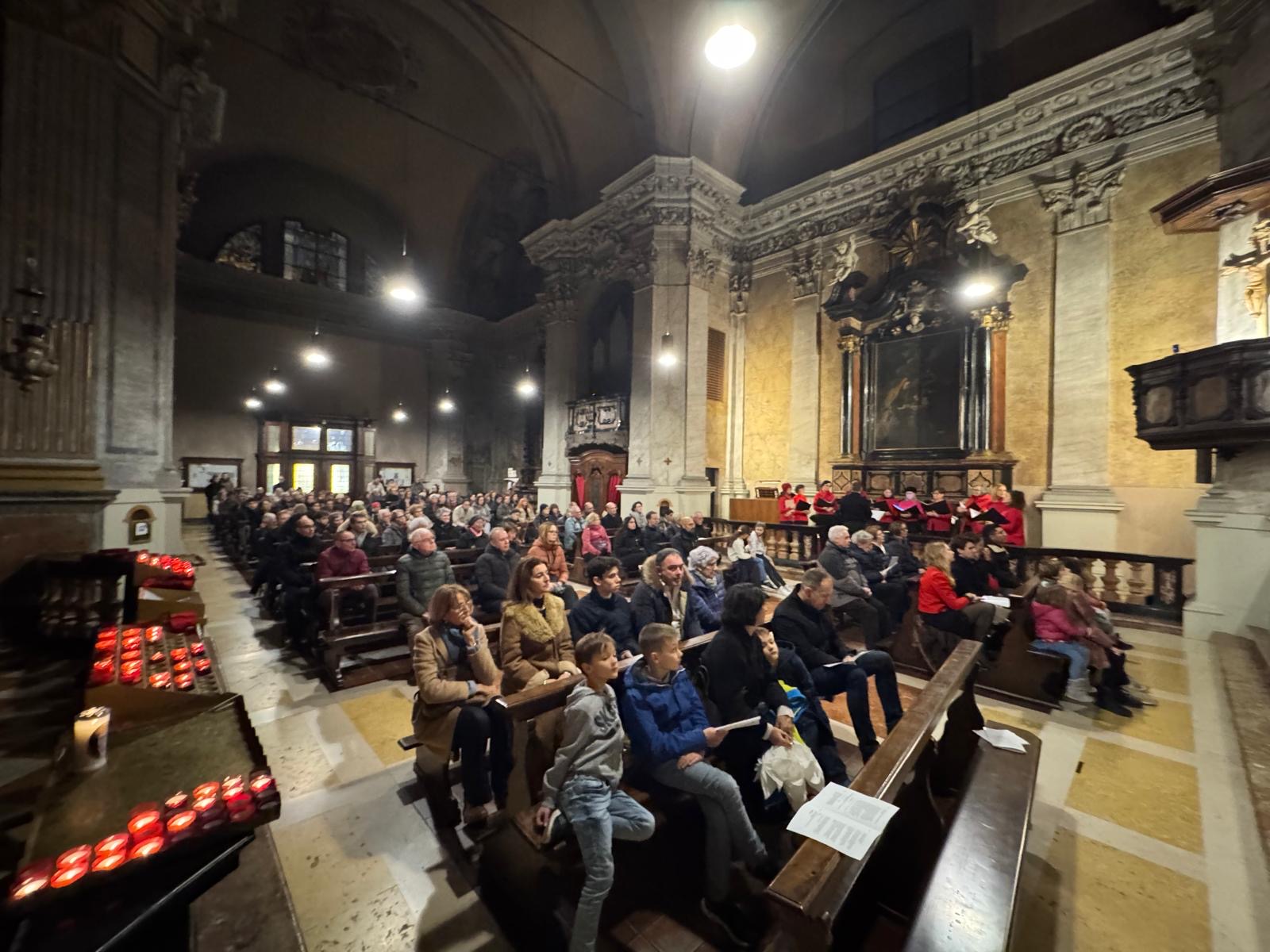 La Luce di Betlemme, segno di pace, arriva a Lugano. Le foto