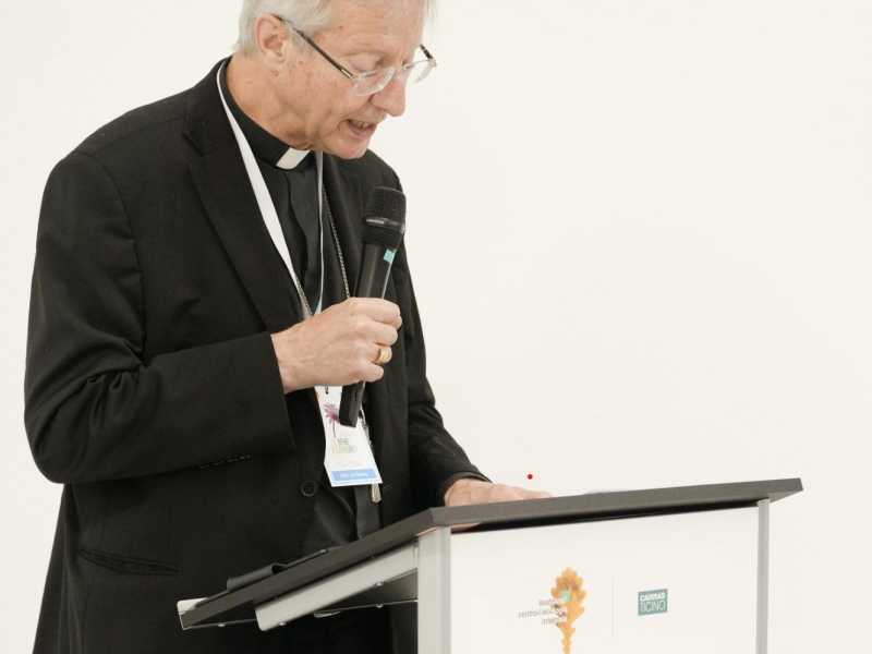 Mons. Alain de Raemy, amministratore apostolico della Diocesi di Lugano, introduce il Convegno Caritas