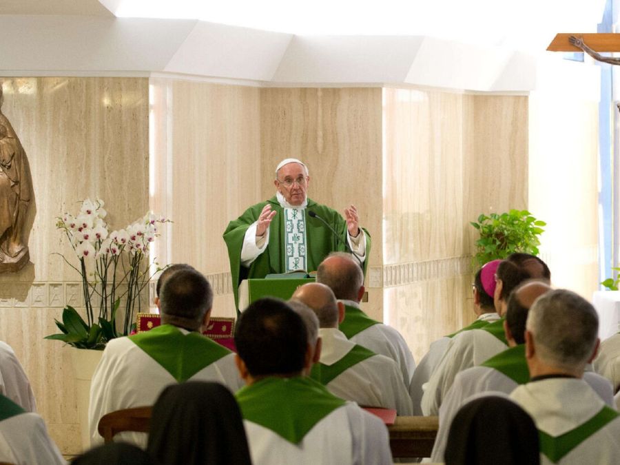 Papa Francesco nella cappella di Santa Marta a Roma