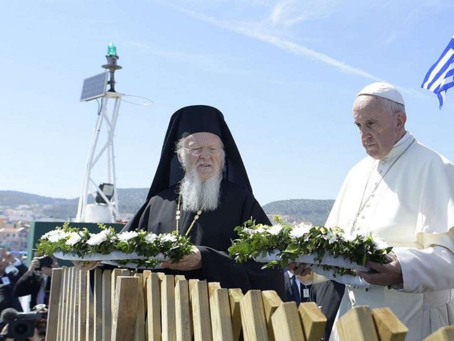 Il Papa durante la visita a Lesbo nel 2016