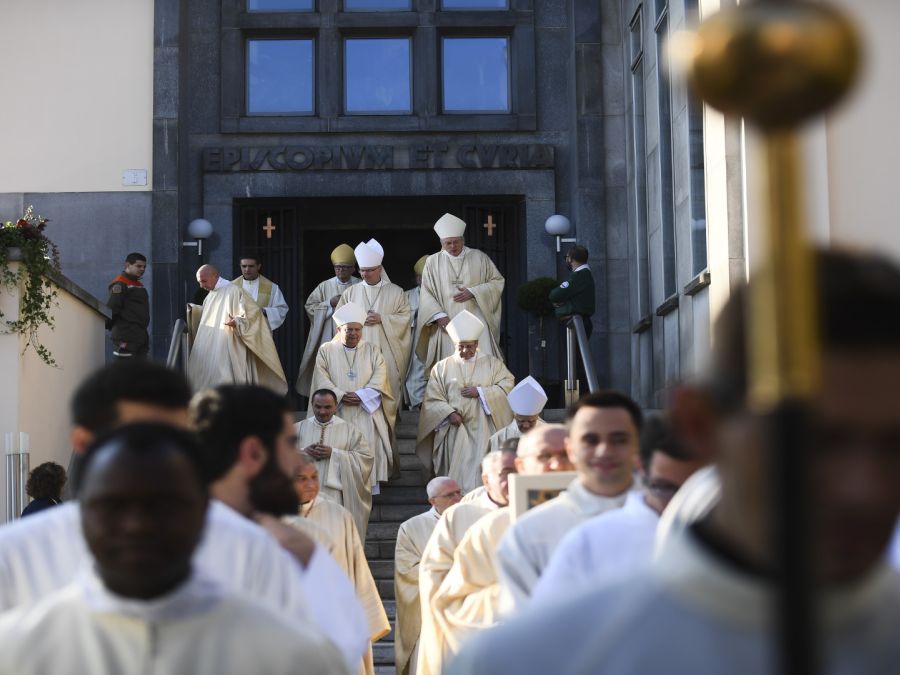 Lugano, 14 ottobre 2017 -  Inizio della celebrazione liturgica della dedicazione dell' altare della Cattedrale