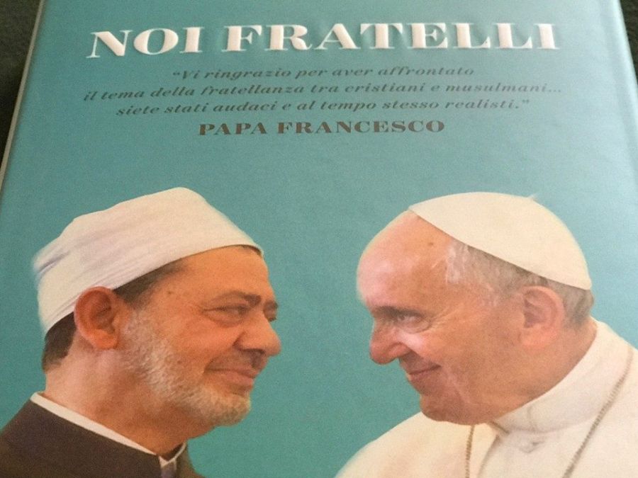La copertina del volume Noi fratelli, edito da Mondadori