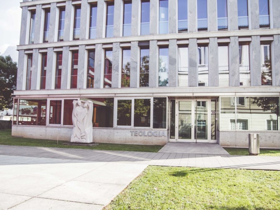 Lo stabile della Facoltà di Teologia di Lugano