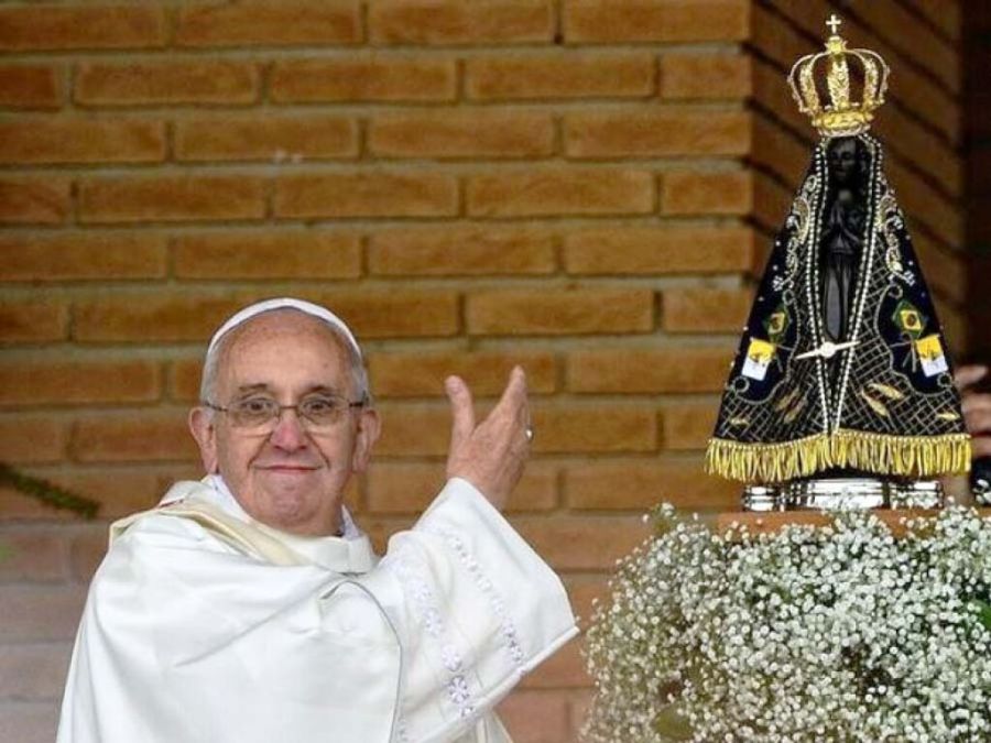 Papa Francesco con la Madonna di Aparecida