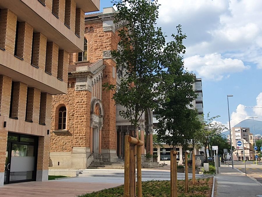 La Residenza Cittadella. A sinistra, l’ingresso del Centro Cittadella. Sullo sfondo: la Basilica del Sacro Cuore, in Corso Elvezia