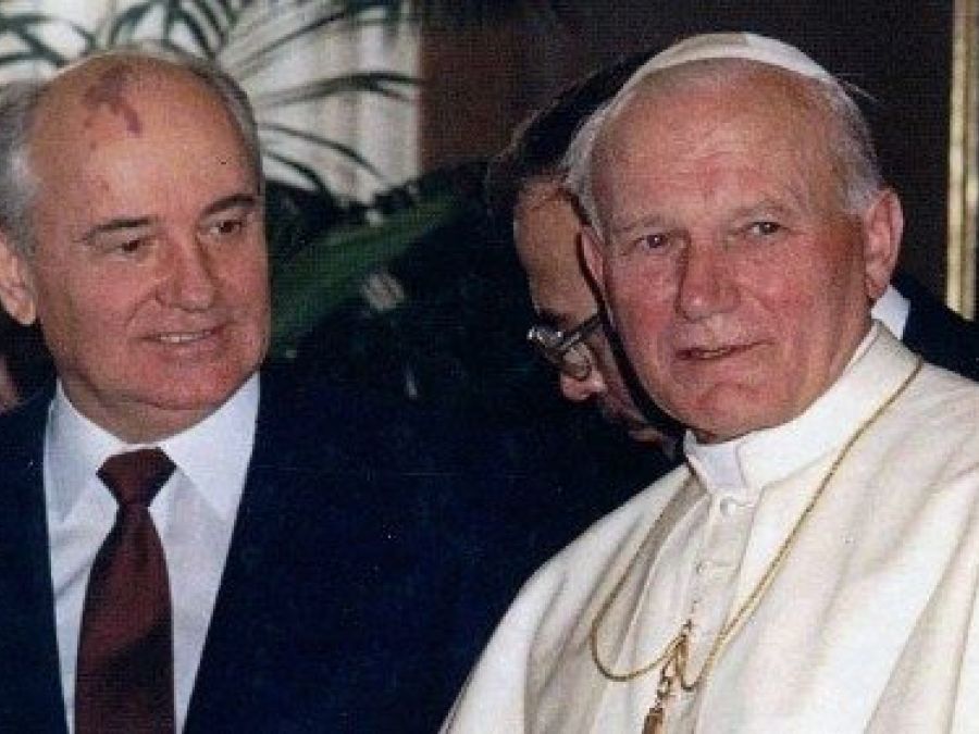 Gorbaciov con Giovanni Paolo II
