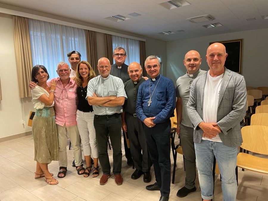 L'associazione Aggelia con mons. Valerio Lazzeri e mons. Nicola Zanini