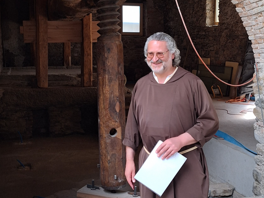 Fra Martino Dotta nel cantiere della Masseria di Cornaredo