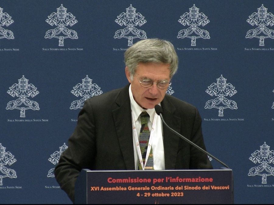 Briefing di aggiornamento di Paolo Ruffini sulla XVI Assemblea Generale Ordinaria del Sinodo. Foto Vaticanmedia