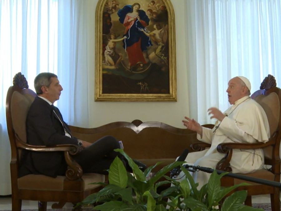 Papa Francesco durante l'intervista al Tg1 della Rai