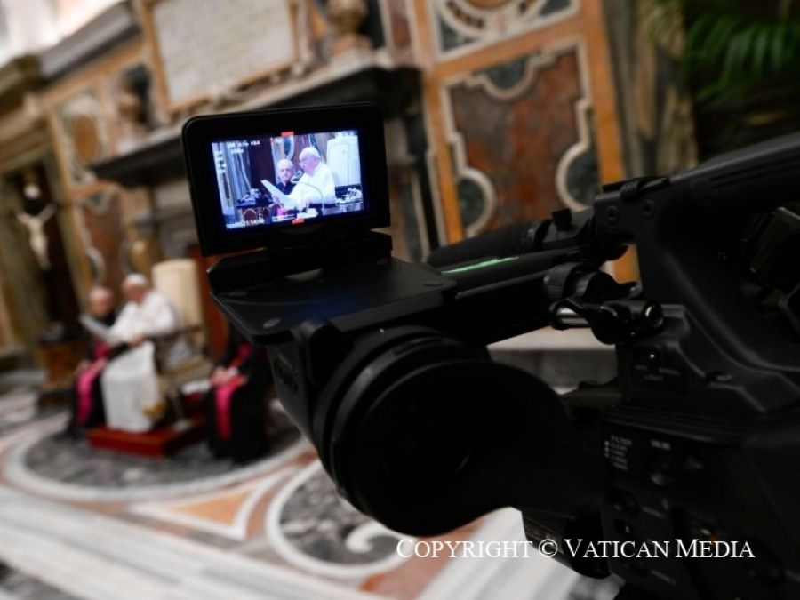Papa Francesco durante l'udienza con la Federazione Italiana Settimanali Cattolici, dell’Unione Stampa Periodica Italiana, delle Associazioni “Corallo” e “Aiart – Cittadini mediali”
