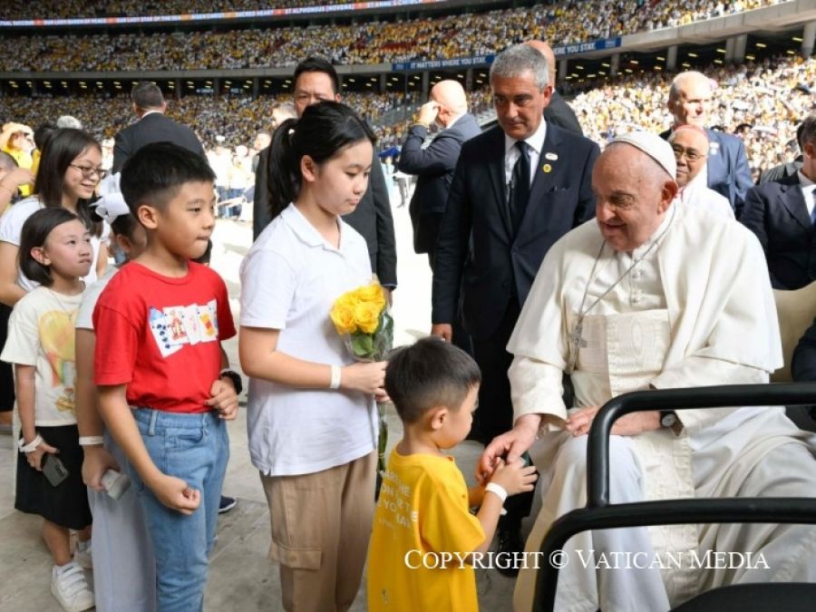 Papa Francesco al National Stadium di Singapore