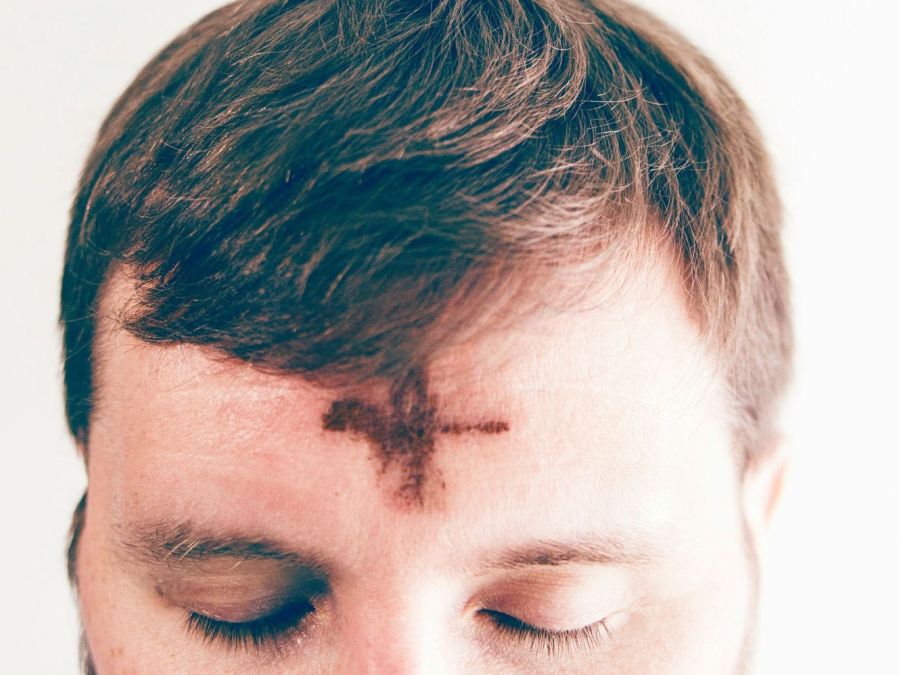 L'imposizione delle ceneri il Mercoledì delle ceneri