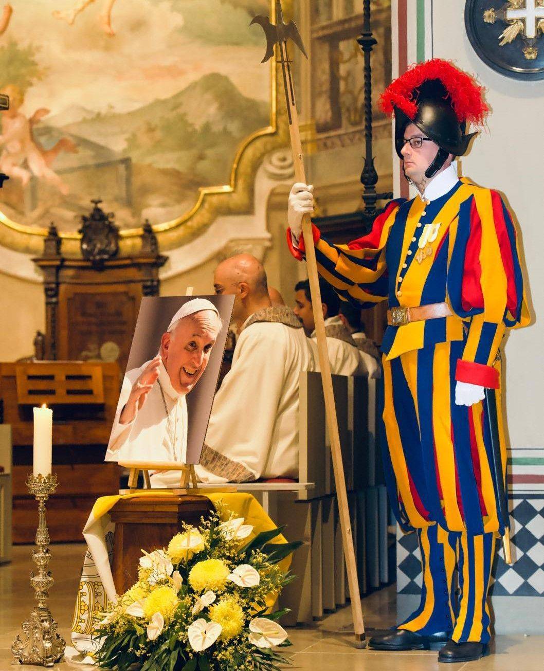 Veglia e una Santa Messa celebrate a Lugano in Cattedrale giovedì 24 aprile in suffragio di Papa Francesco