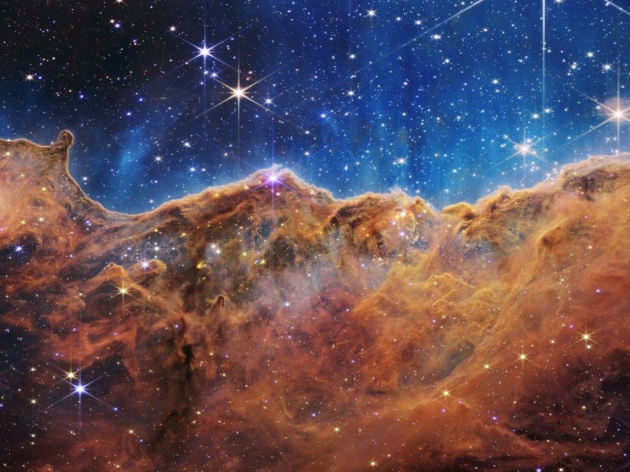 Regione di formazione stellare ripresa dal telescopio infrarosso James Webb Space telescope, in orbita a un milione e mezzo di chilometri dalla Terra