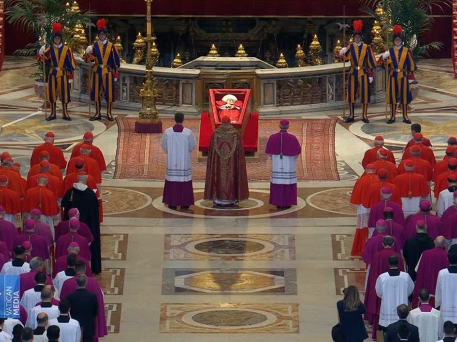 La salma di Papa Francesco nella Basilica di San Pietro