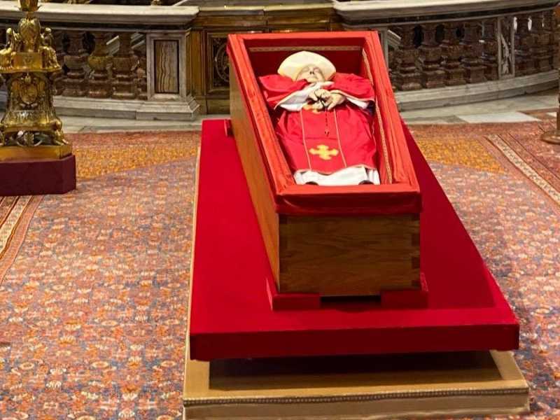 La salma di Papa Francesco nella Basilica di San Pietro